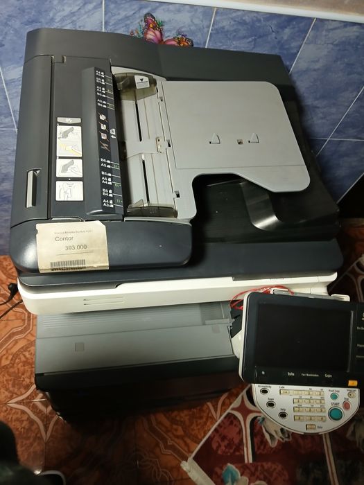 Vând xerox  bizhub c220