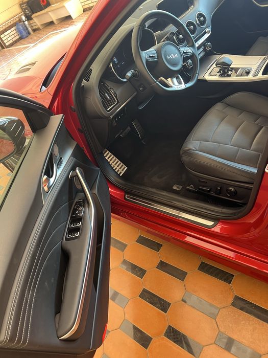 Kia stingir 3:3 twin turbo