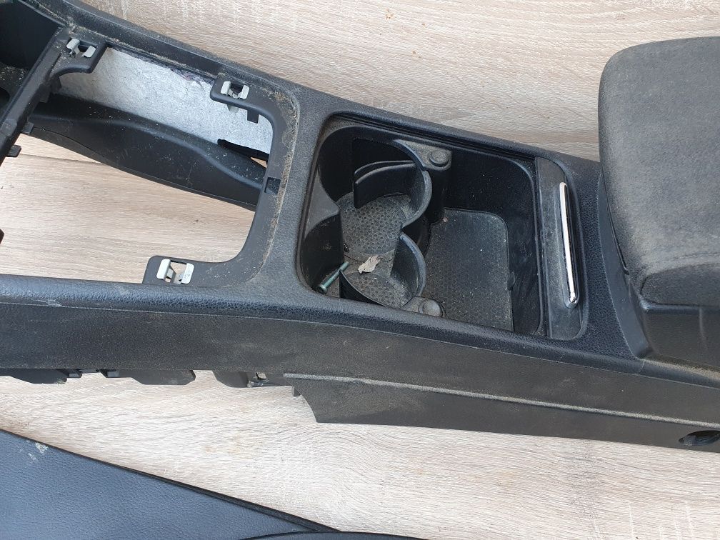 Cotiera consola centrala vw passat b6 berlina breack