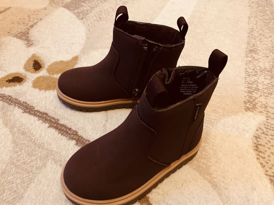 Ghete fetite marimea 25, H&M, noi/impecabile