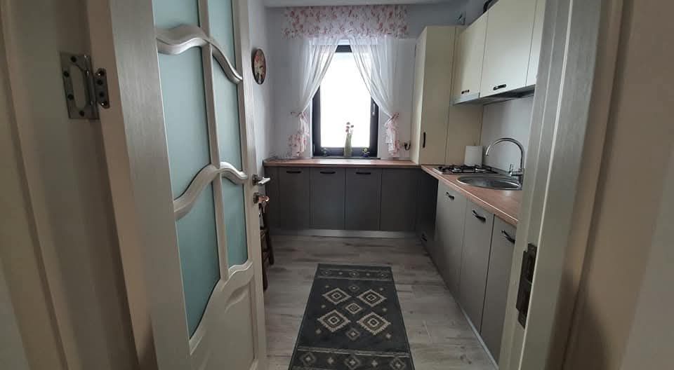 inchiriez apartament la costinesti