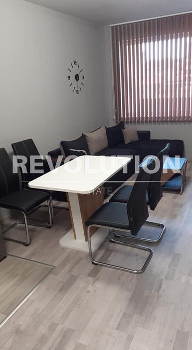 Дава се под наем Двустаен апартамент в Варна, Левски - 67 кв.м за 450 € - Снимка #1