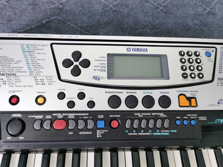 Pian digital polifonic profesional Yamaha PSR - 340