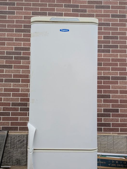 Холодильник,  требует ремонта