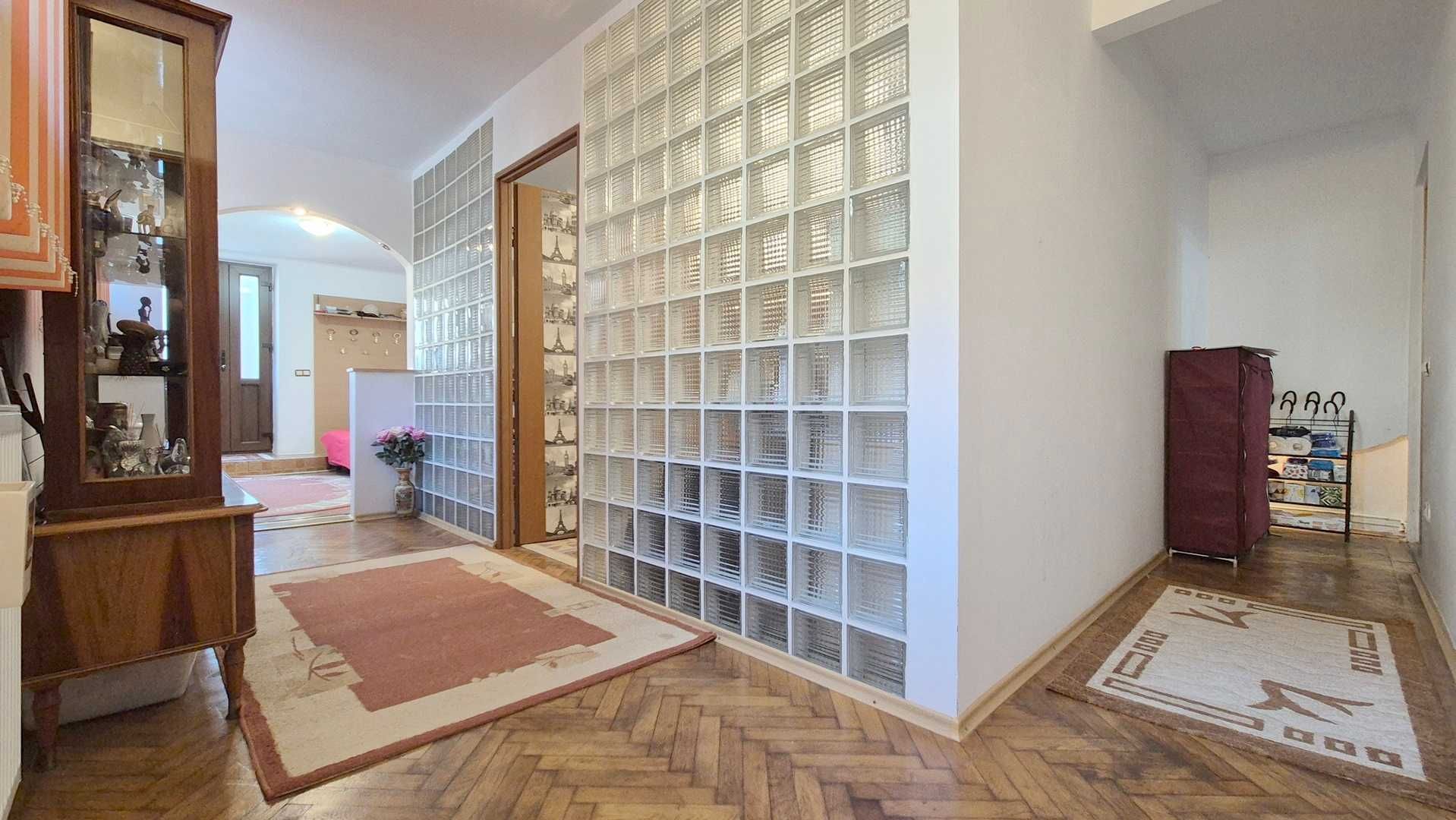 Investiție sigură în Schei – 2 camere pregătite pt Airbnb