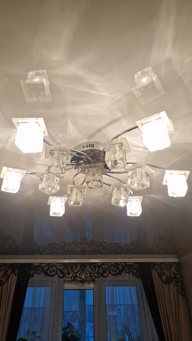 Продам люстру б/у