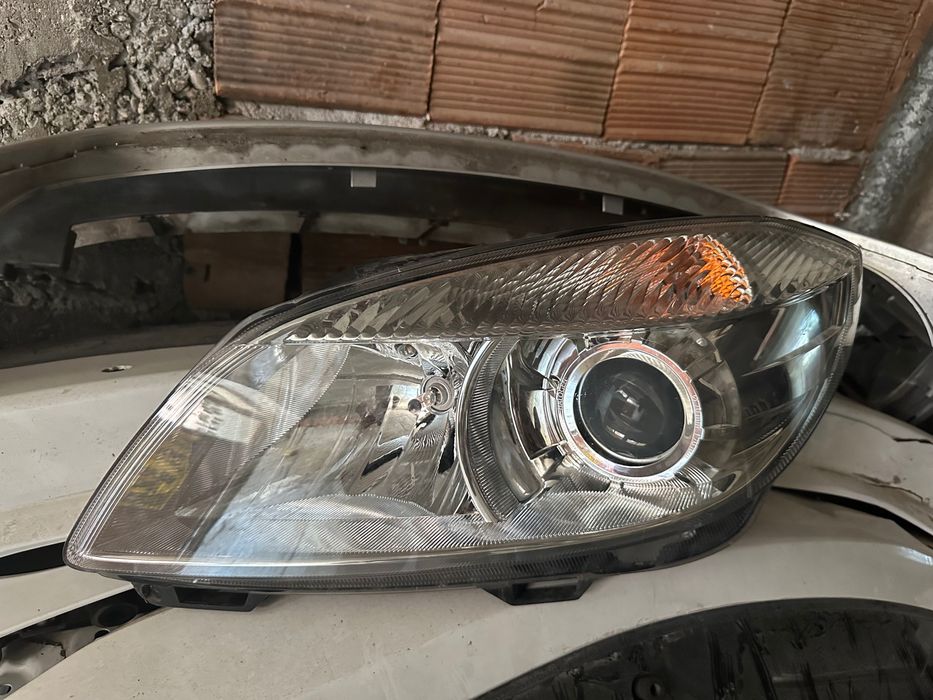 Преден ляв Фар за Шкода Фабия2010/11