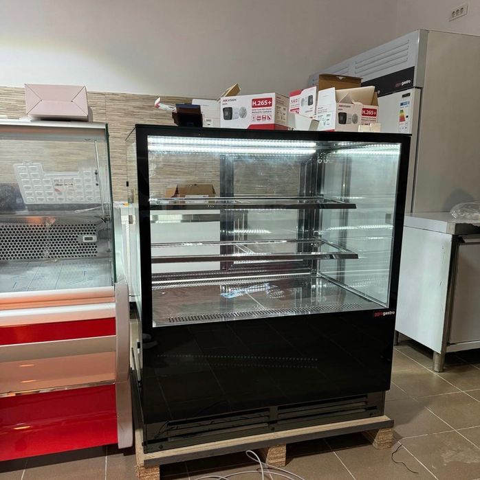 Frigider prajituri nou