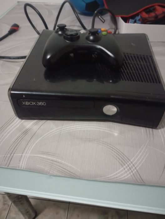 Vând Xbox 360 stare bună