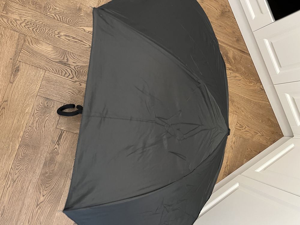Зонт с обратным сложением