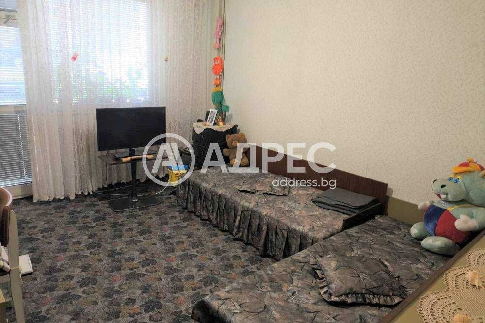 Двустаен разширен апартамент в централата част на гр. Разград.