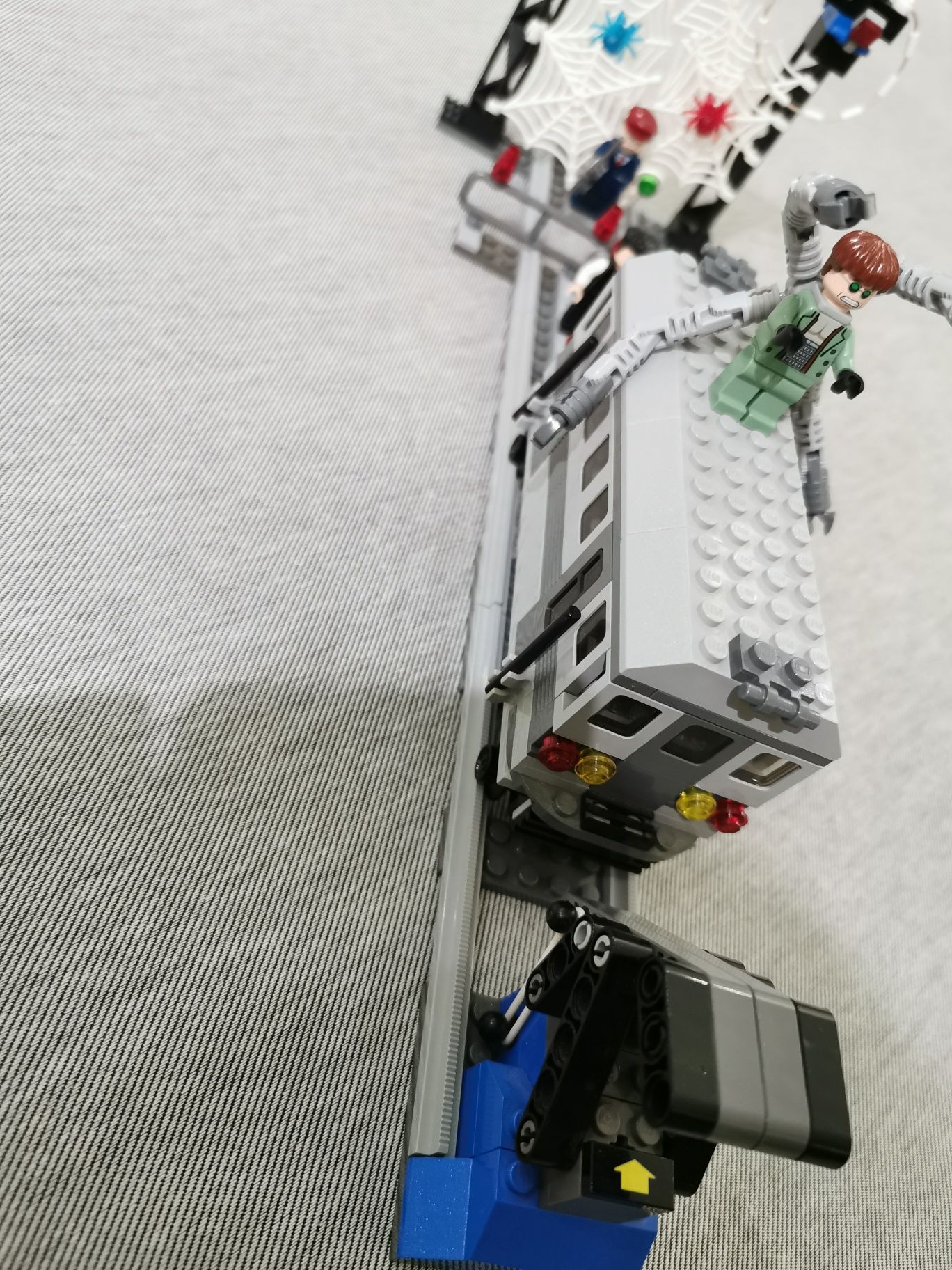 LEGO Spider-Man's Train Rescue 4855 (99% complet)