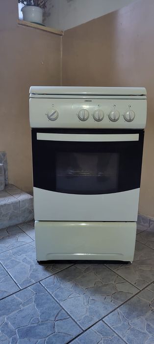 Vând aragaz zanussi state perfecta de funcționare.