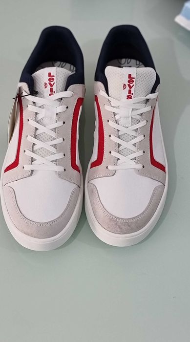 Levi's Mullet 2.0, Tenisi Josi