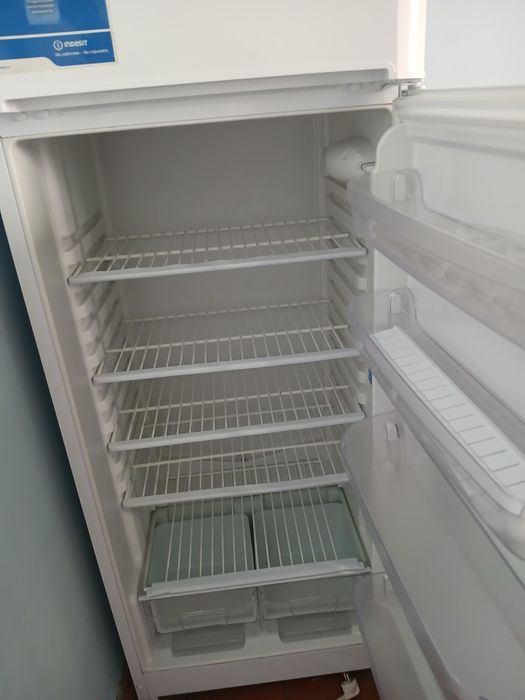 Холодильник Indesit