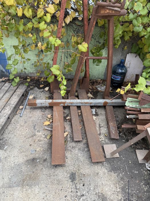 Два броя палетни вилици за кран мотокар