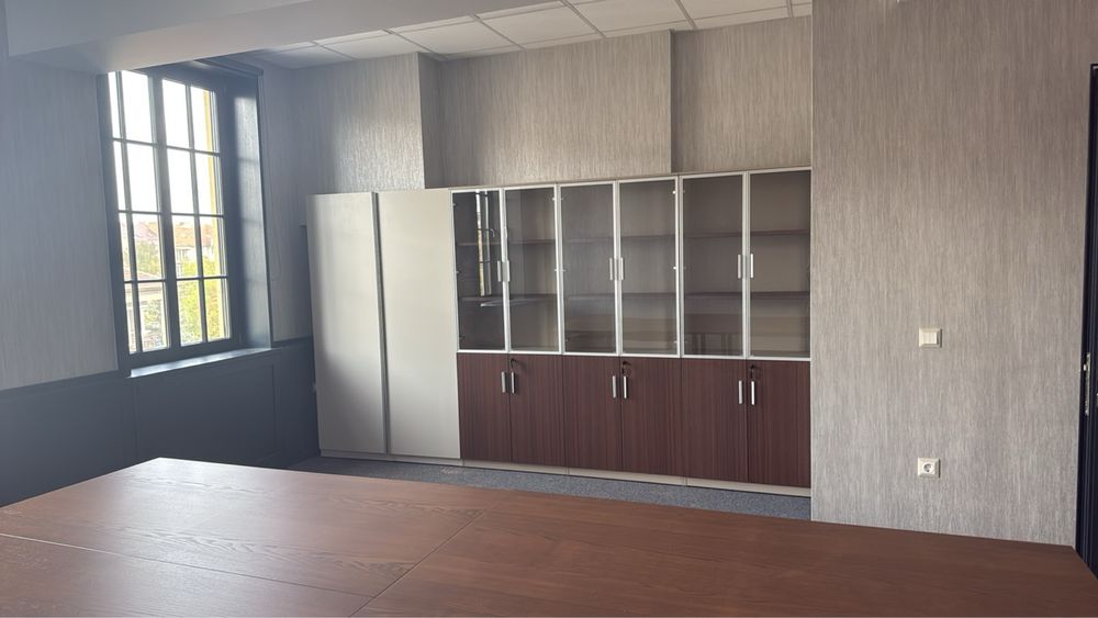 Офис обзавеждане