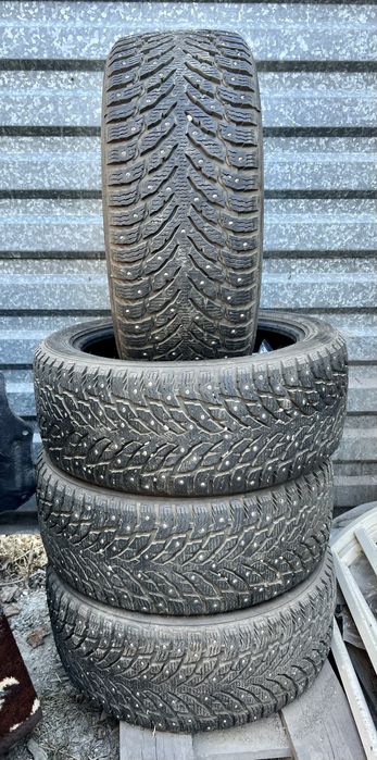 Зимние шипованные шины R235/45/18