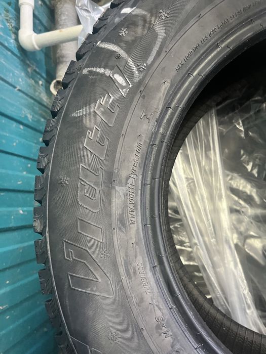 Продам зимнюю резина на р16 215/70