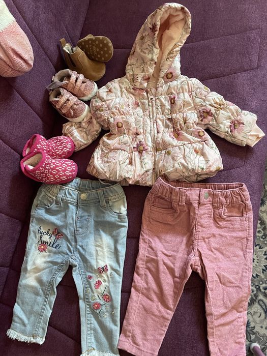 Geaca next 68 plus 3 perechi ghete 15 si 2 perechi de pantaloni