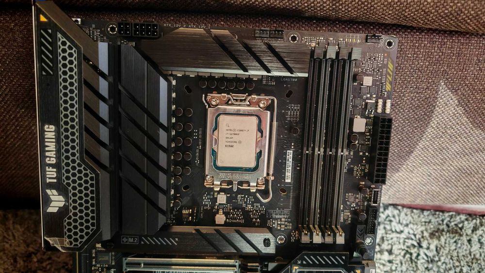 ASUS TUF GAMING Z790-PLUS D4 + Intel i7-12700KF, 12 Cores 5.0GHz