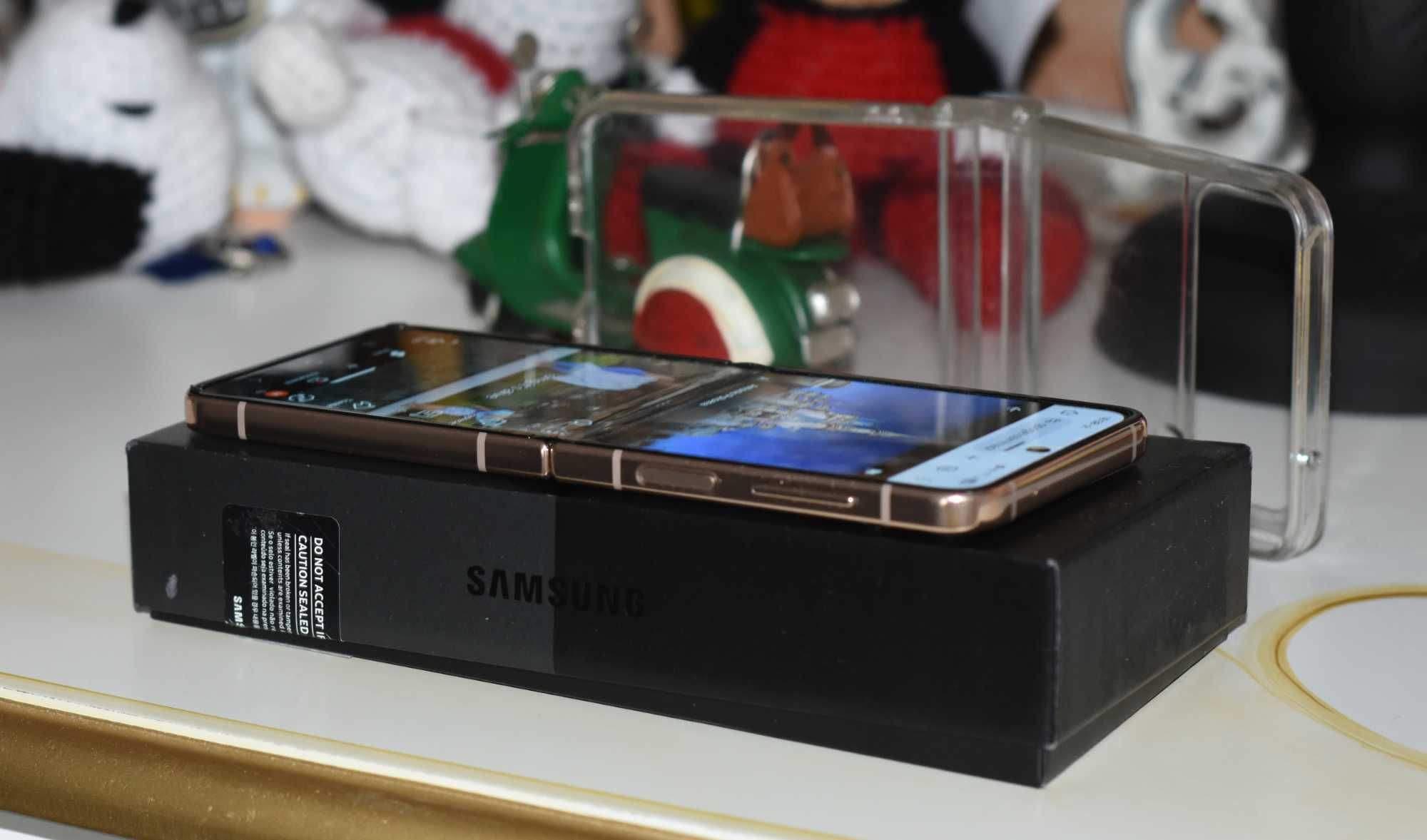 Telefon mobil Samsung Galaxy Z Flip4, 8GB RAM, 128GB, 5G,
Pink Gold
