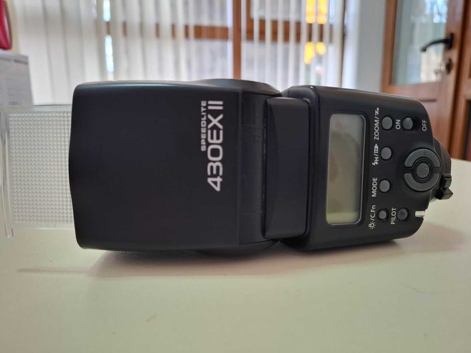 Светкавица Canon Speedlite 430 EX II EOS + 2 зарядни + 2 чифта батерии