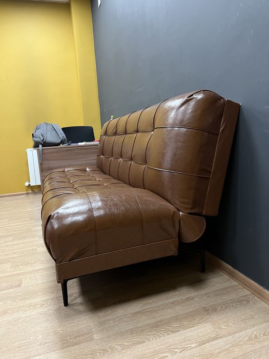 Продам срочно офисный диван почти новый