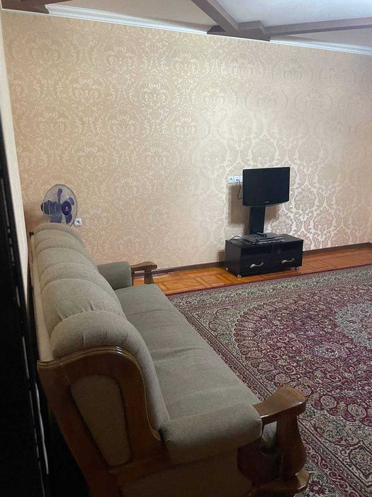 м.Ойбек ул.Чехова школа 60 2-комн 2/9 65 м² ремонт меб/тех