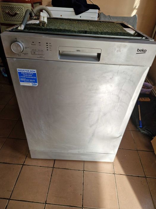 Продавам съдомиялна машина  Beko