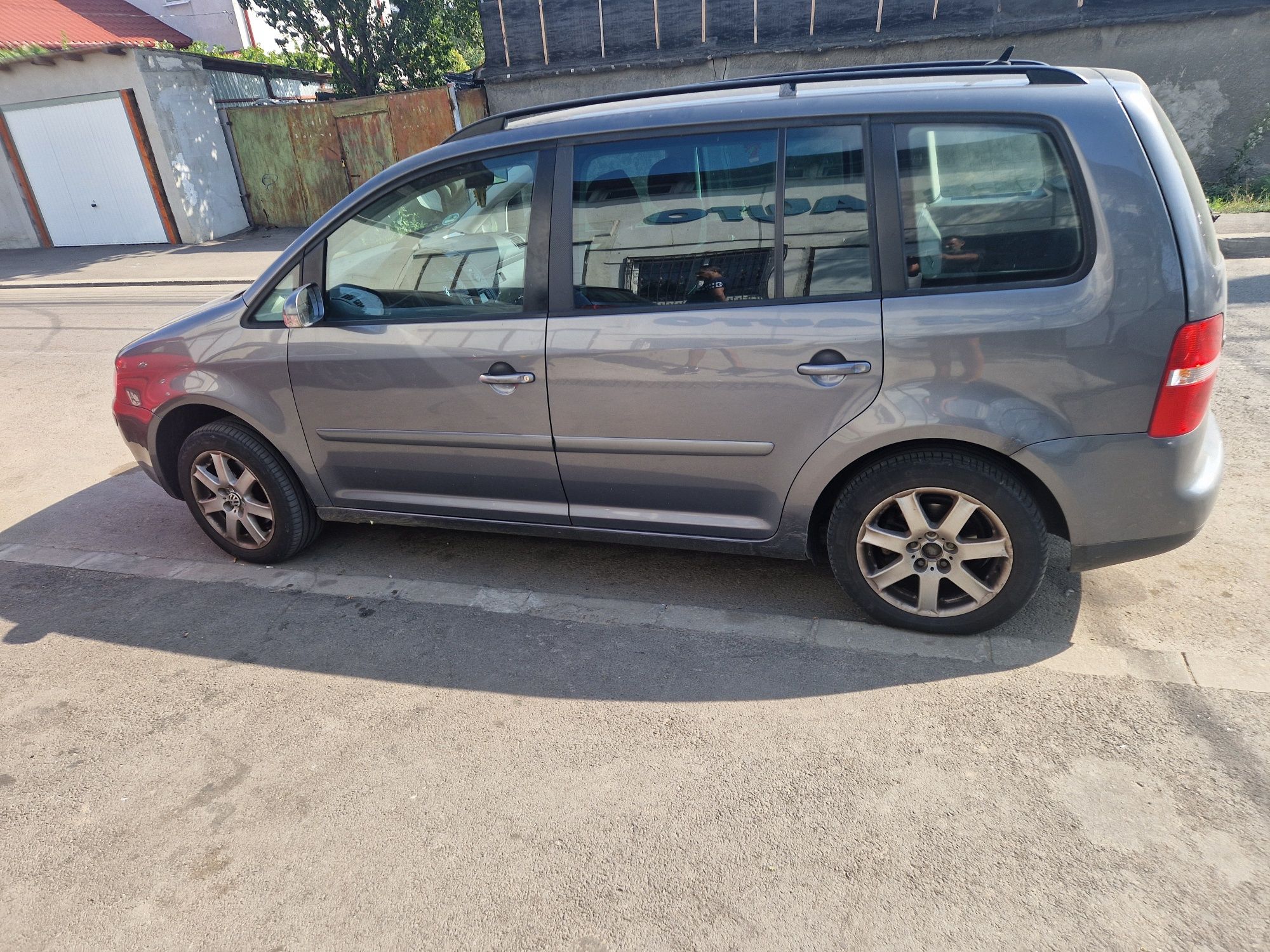 Dezmembrez touran 1.6 FSI