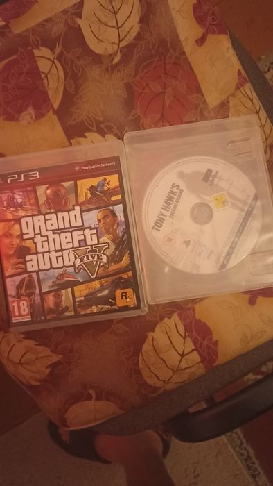PS3 slim с 2 игри