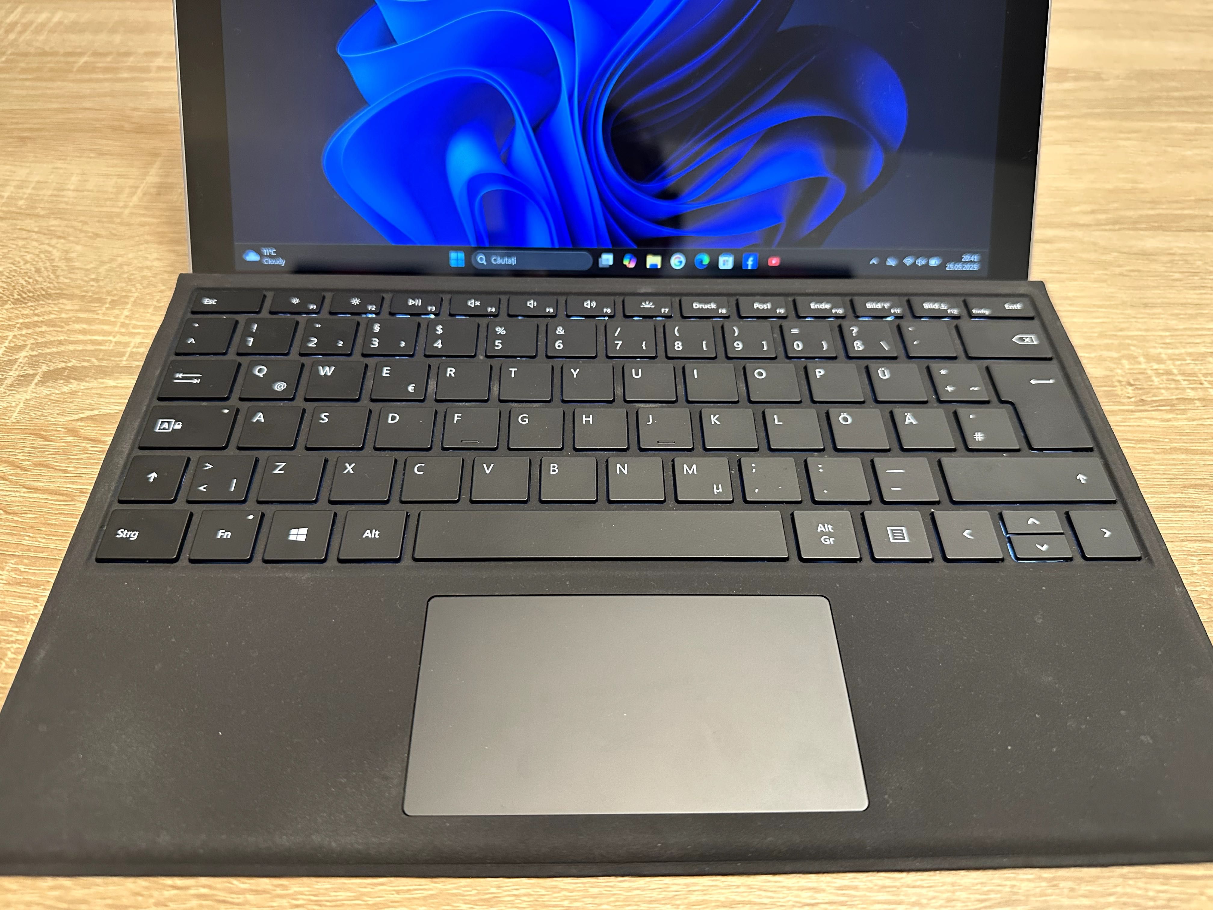 Microsoft Surface Pro 7 12.3″ intel i5-1035g4, 8GB Ram, 256GB, Win11