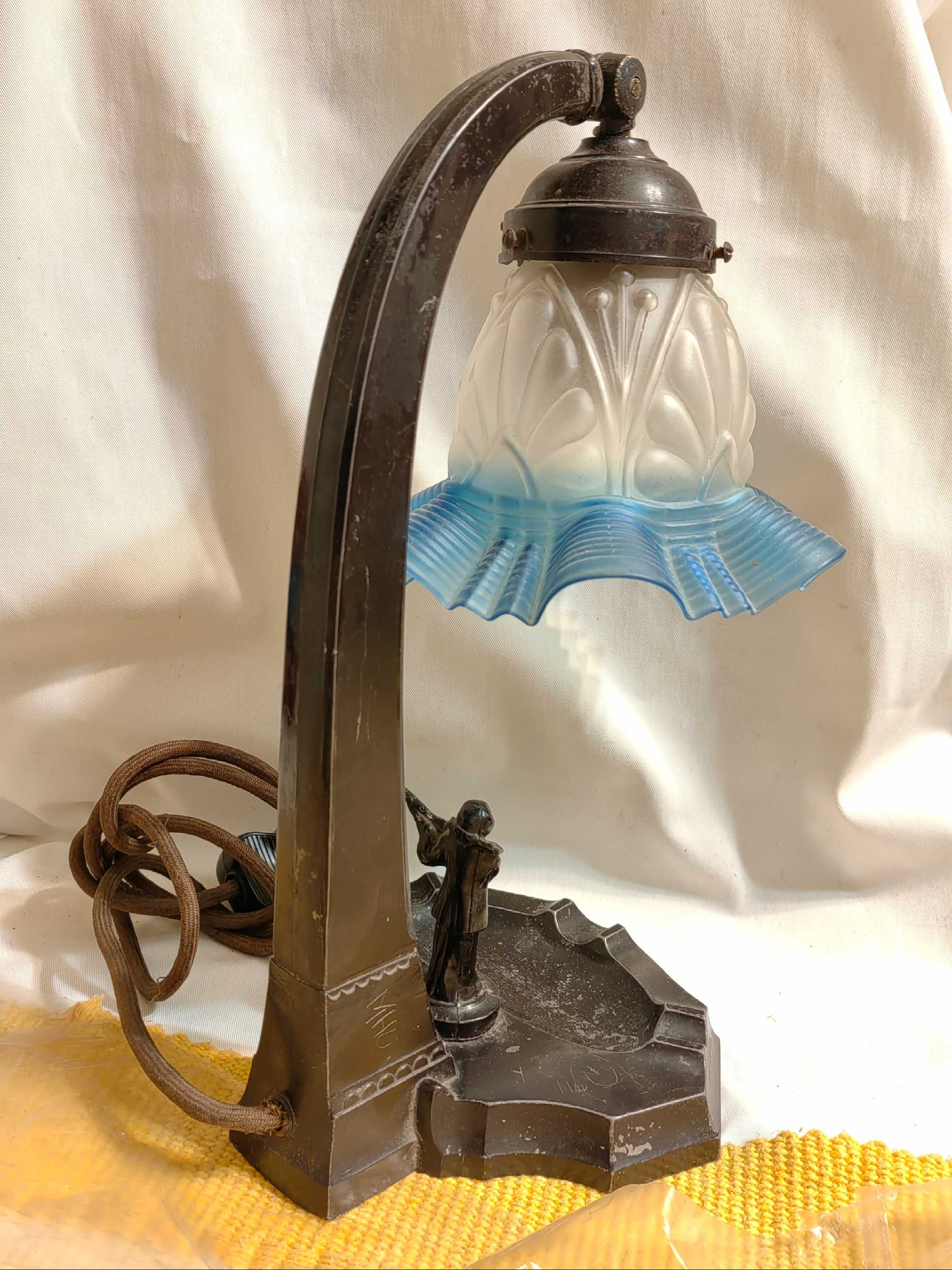 Разкошна Супер Рядка Царска Настолна Лампа с Фигура Трубадур, 19 век