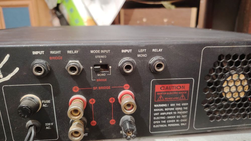 Усилитель каждый канал по 2000кв