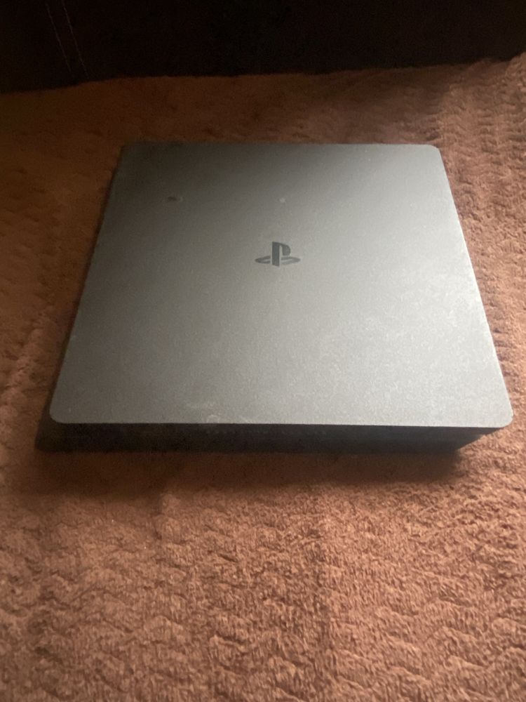 Pleystation 4 slim