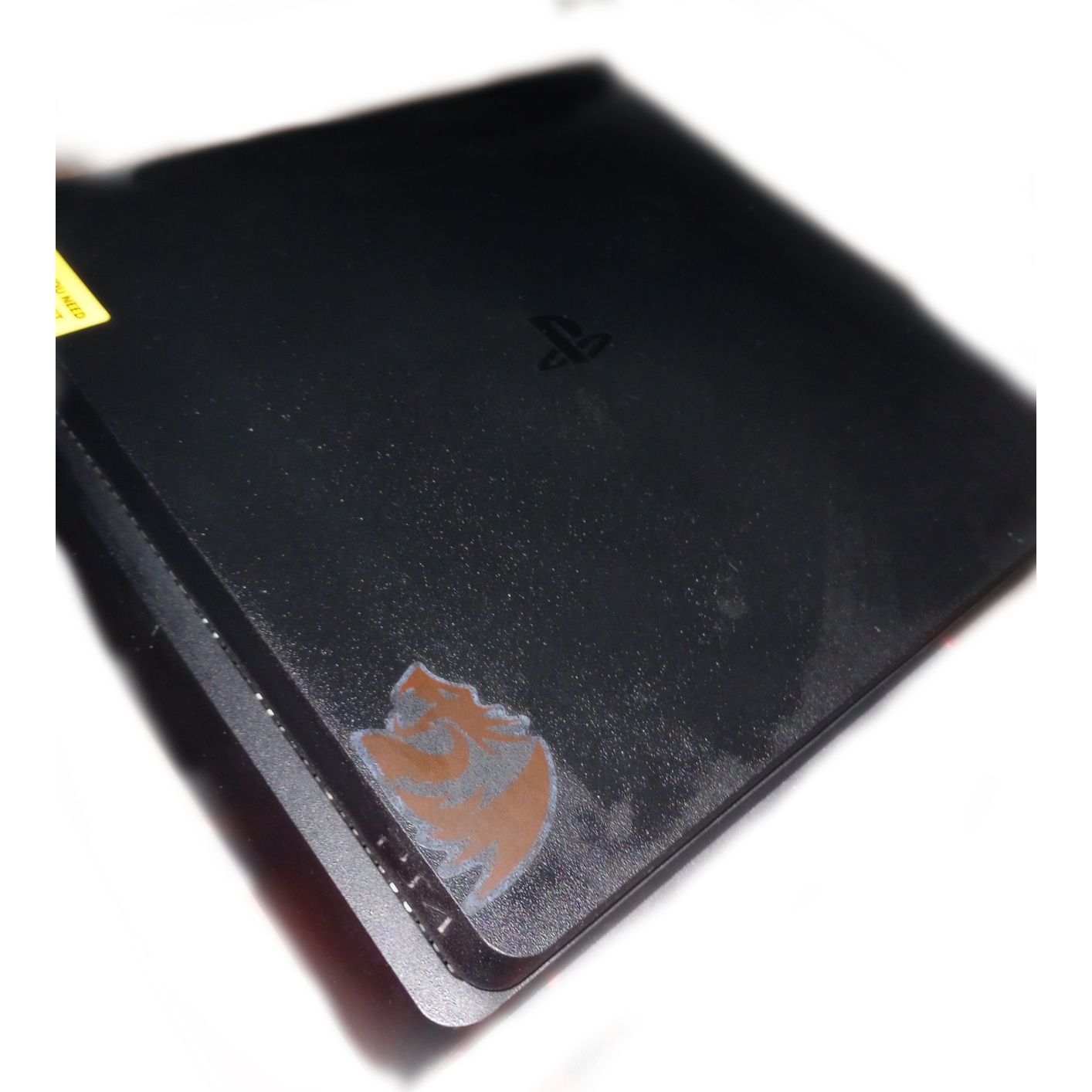 Vând consola PlayStation 4 slim .       Preț negociabil