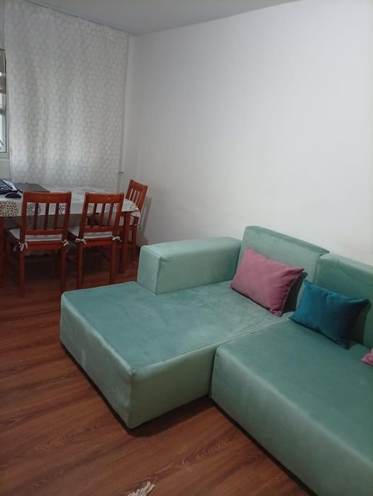 Închiriez apartament