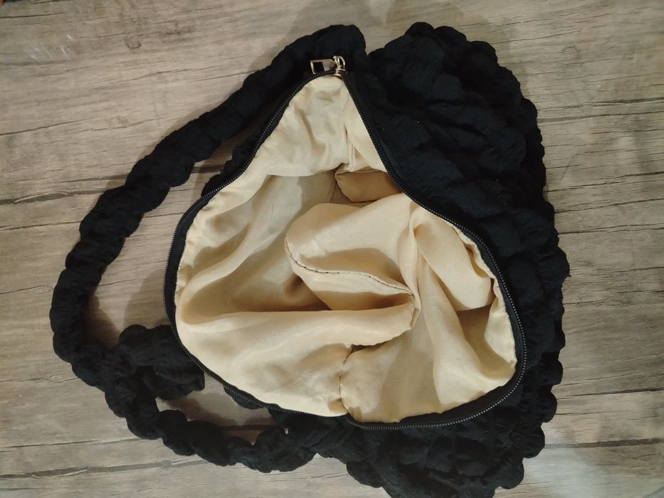 Продаю женскую сумку в отличном состоянии очень удобная и красива смот