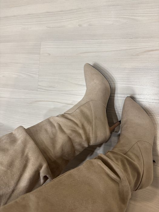 Велурени ботуши с ток