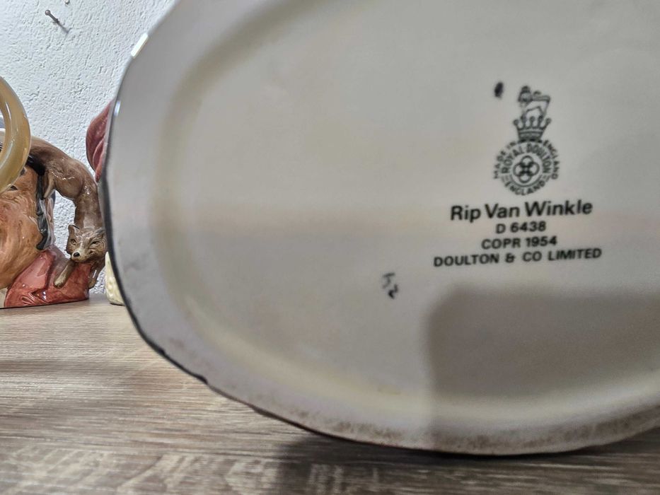 Над  30 броя  - порцеланови кукли Royal Doulton !!!