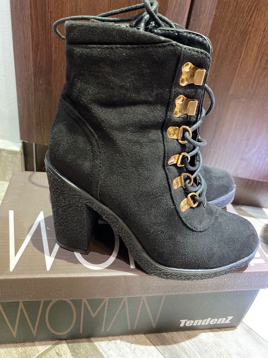 Дамски боти на ток