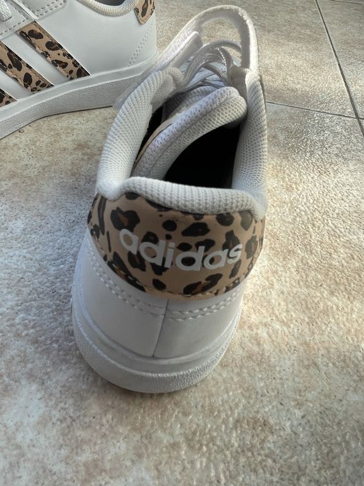 Бели маратонки Адидас