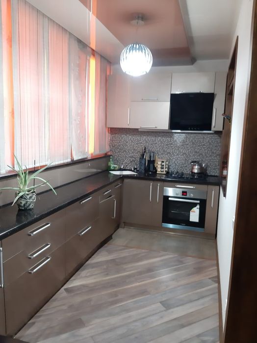 Сдаётся 2-комн., 1 этаж, в Центре (ул.Айтеке би)