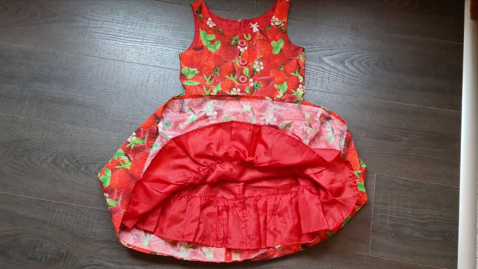Уникална рокля на ягоди Next с подарък рокля H&M