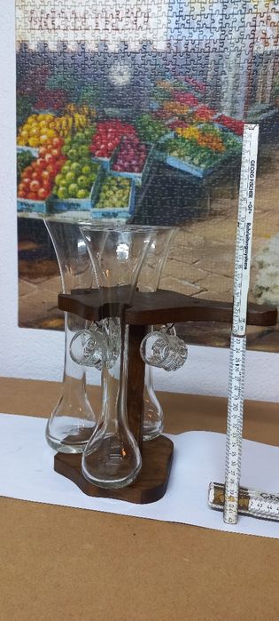 Set de 12 pahare cu suporturi   din  lemn