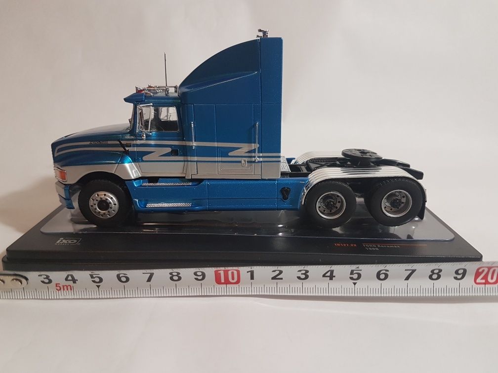 Machete camion Mercedes , Ford scara 1/43