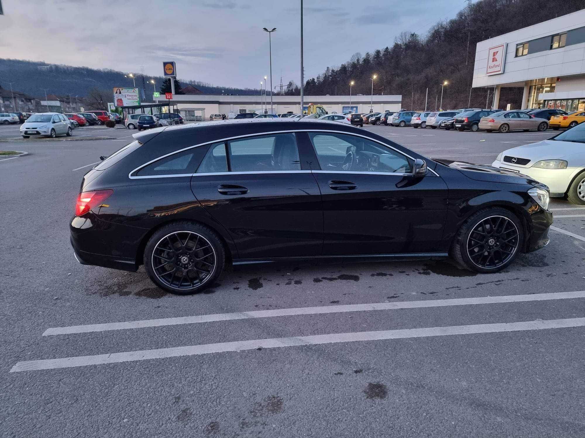 Vând Mercedes - Benz stare impecabilă.