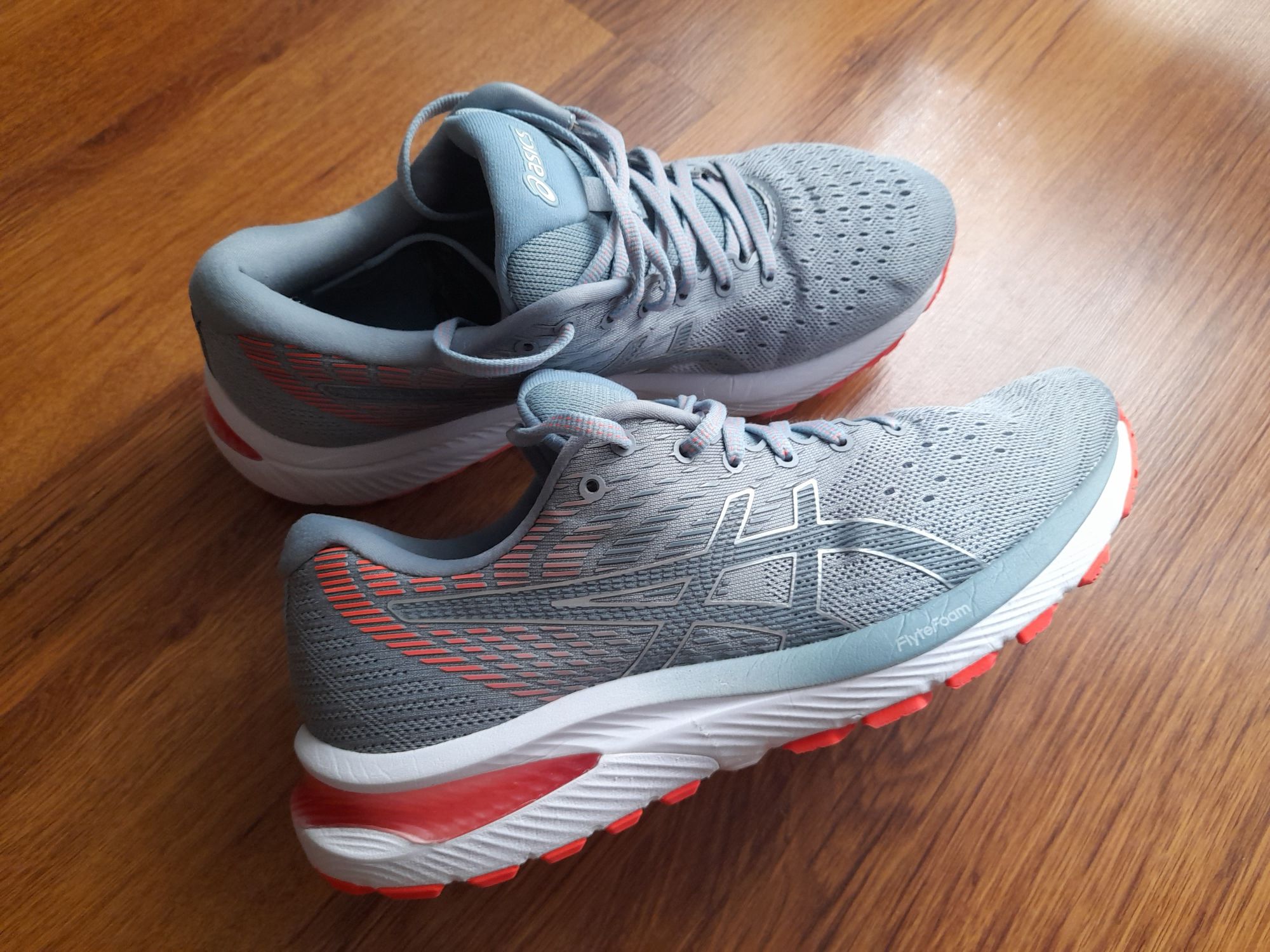 Asics gel Cumulus 22 маратонки 42.5 номер.
