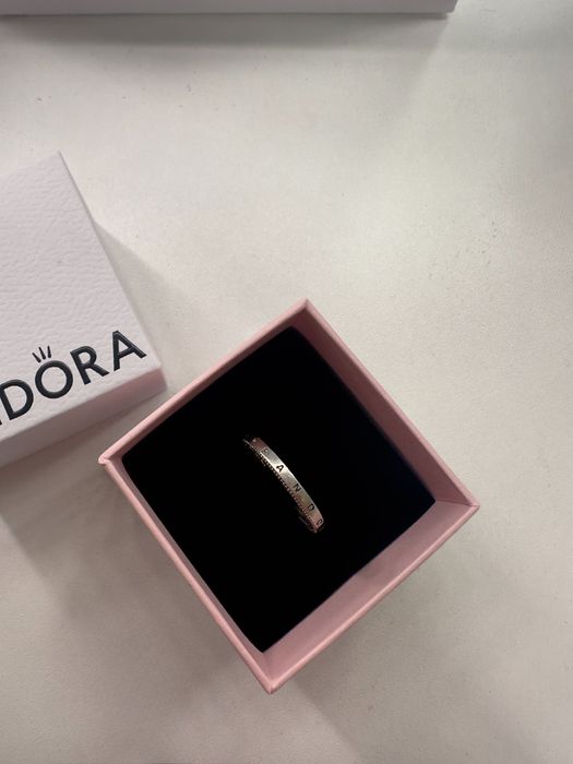 Сребърен пръстен Pandora с камъни